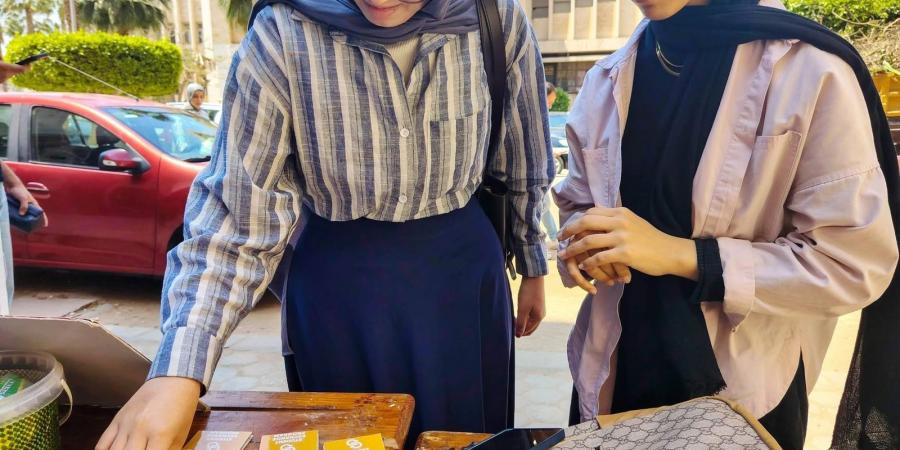 «من
      قاعات
      الجامعة
      إلى
      التجارب
      الدولية..
      اتحاد
      صيدلة
      الزقازيق
      يرسم
      طريق
      المستقبل
      للطلاب»