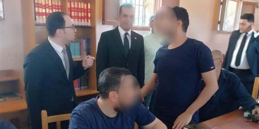 الاستماع
      لشكاوى
      النزلاء
      وتفقد
      العنابر..
      النيابة
      العامة
      تجري
      تفتيشا
      لمركز
      إصلاح
      وتأهيل
      أبي
      زعبل