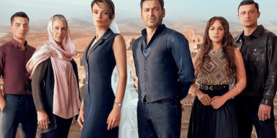 مسلسل
      المدينة
      البعيدة
      الحلقة
      63..
      تصاعد
      الأحداث
      بين
      جيهان
      وعلياء
