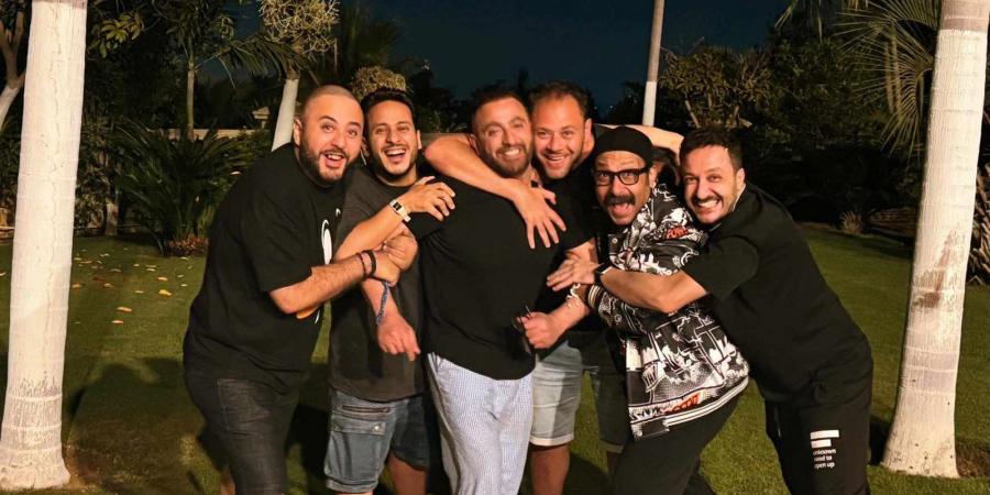 أبرزهم
      أحمد
      السقا..
      كوكبة
      من
      النجوم
      تحتفل
      بعيد
      الأضحى
      في
      أجواء
      مليئة
      بالبهجة