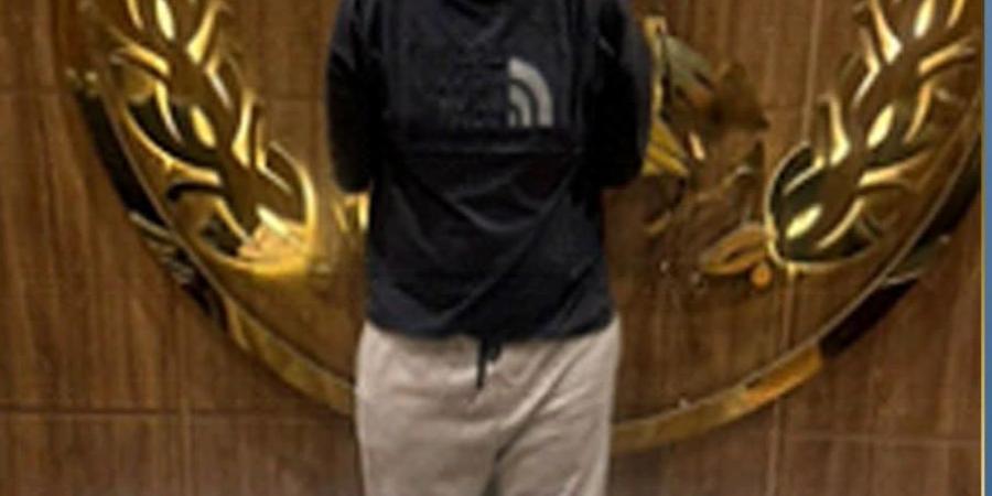 سقوط
      مندوب
      شركة
      متهم
      بالنصب
      على
      5
      أشخاص
      بزعم
      استثمار
      أموالهم
      بالقاهرة