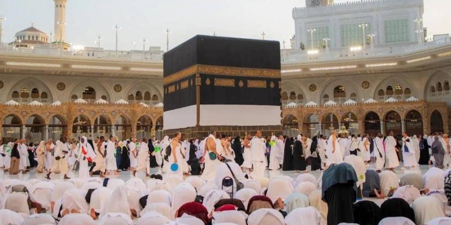جموع المصلين يؤدون صلاة عيد الأضحى في المسجد الحرام والمسجد النبوي