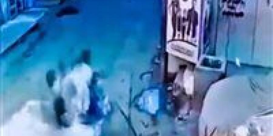 إصابة
      مسنة
      بعد
      دهسها
      بتروسيكل
      في
      سنورس
      بالفيوم..
      والأهالي
      يطالبون
      بضبط
      السائق