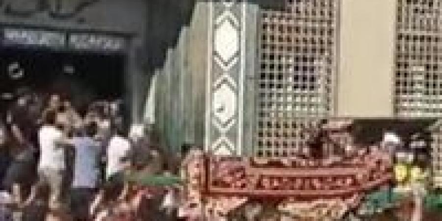 العيد
      يتحول
      إلى
      حزن..
      وداع
      مؤثر
      لأب
      ونجله
      بعد
      غرقهما
      داخل
      مزرعة
      أسماك
      بإدكو