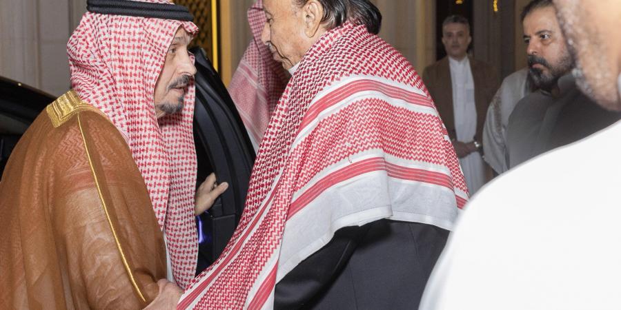 أمير منطقة الرياض ينقل تعازي القيادة في الرئيس اليمني السابق عبدربه منصور هادي