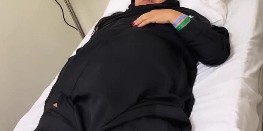بعد غرق منزلها.. فيفي عبده تتعرض لكسر في القدم| صور