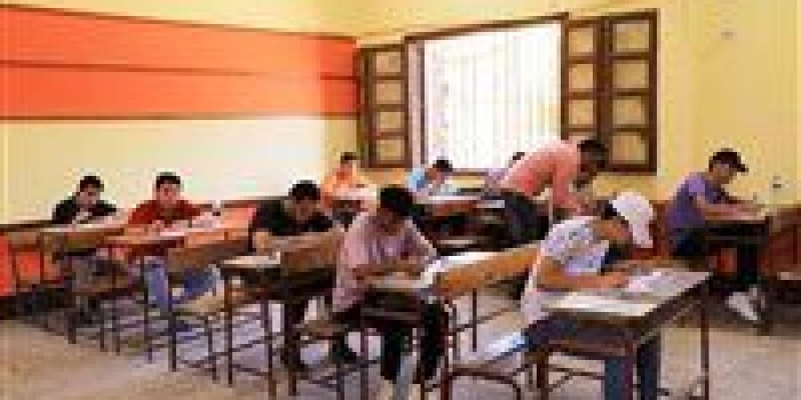 قبل
      انطلاق
      ماراثون
      الثانوية
      العامة..
      عقوبات
      مشددة
      تنتظر
      المتورطين
      في
      تسريب
      الامتحانات
      وتصوير
      الأسئلة
