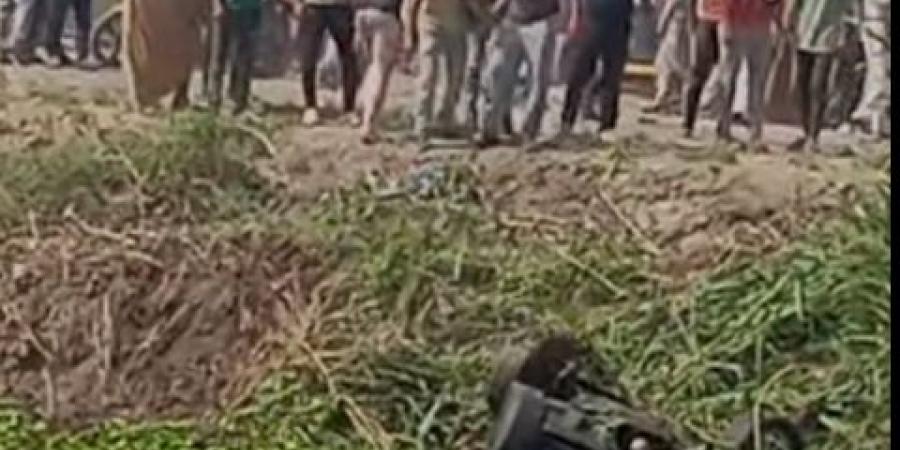 بداخلها
      7
      أشخاص..
      سقوط
      سيارة
      في
      ترعة
      المريويطة