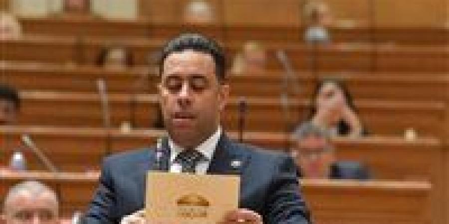 النائب
      أحمد
      فرغلي:
      صرف
      33
      مليون
      جنيه
      لأصحاب
      الأحكام
      القضائية
      من
      معلمي
      بورسعيد
      قبل
      نهاية
      العام
      المالي