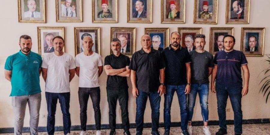 مصدر
      بالأهلي:
      الكلام
      عن
      صدور
      حكم
      جديد
      لمدرب
      حراس
      المرمى
      في
      جهاز
      ريبيرو
      غير
      صحيح