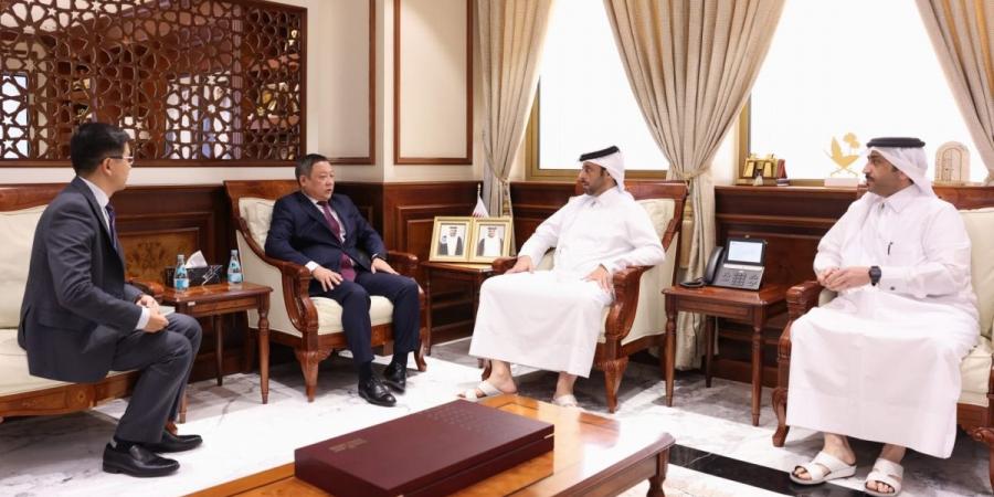 وزير البلدية يجتمع مع سفير جمهورية قرغيزيا
