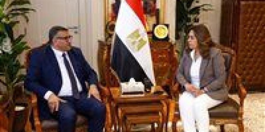 وزيرة
      التنمية
      المحلية
      والبيئة
      تتابع
      مشروعات
      «حياة
      كريمة»
      في
      قنا..
      تنفيذ
      1683
      مشروعًا
      وإنجاز
      أكثر
      من
      1000
      مشروع