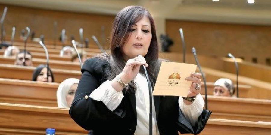 إليزابيث
      شاكر
      لـ
      تحيا
      مصر:
      مواجهة
      الإيبولا
      تتطلب
      إجراءات
      وقائية
      صارمة
      دون
      إثارة
      الذعر