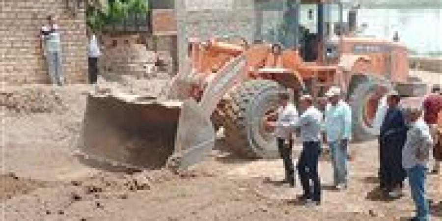 إنفجار
      خط
      مياه
      مغذي
      في
      سمالوط
      بالمنيا
      ..
      والوحدة
      المحلية
      ومياة
      الشرب
      يعملان
      على
      الإصلاح