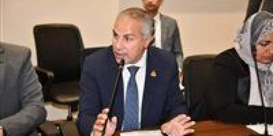 مصطفى
      البنا
      يشيد
      بمد
      وقف
      ضريبة
      الأطيان..
      ويطرح
      مبادرتين
      لحظر
      الهدر
      المائي
      وتدوير
      المخلفات