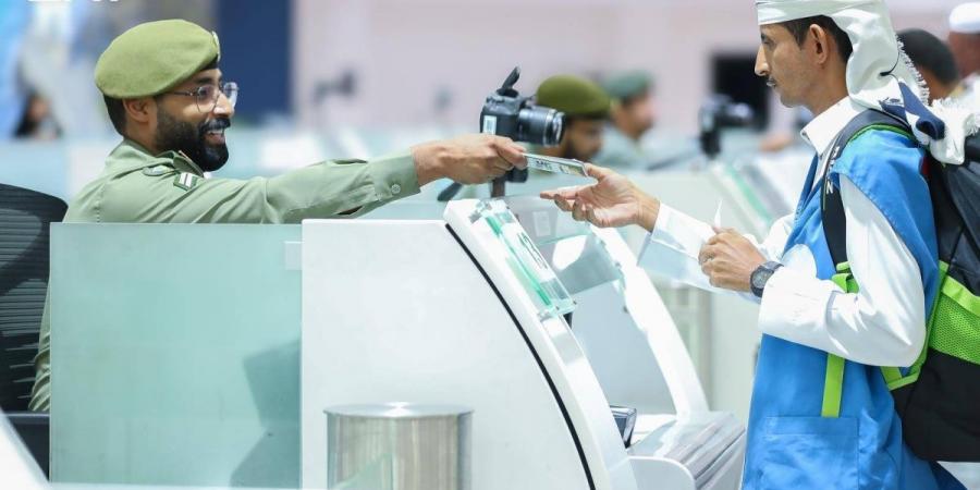 جوازات ميناء جدة تنهي إجراءات مغادرة أولى رحلات ضيوف الرحمن