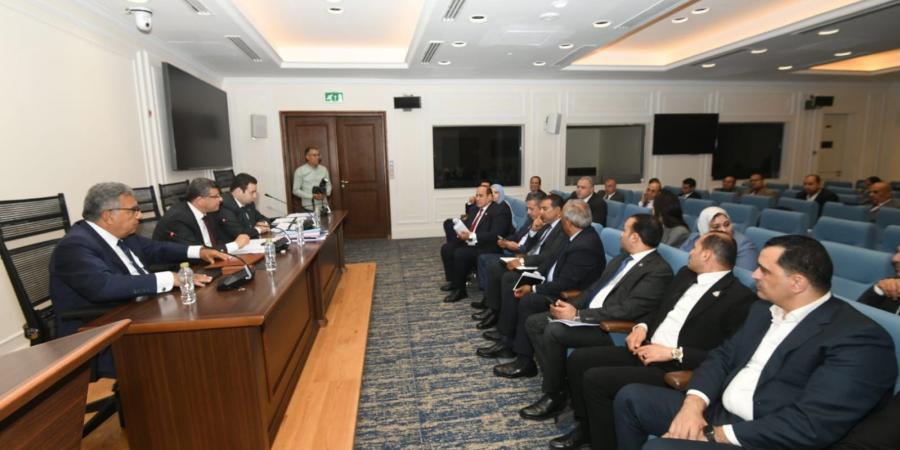 بحضور
      محافظ
      الدقهلية..
      لجنة
      الخطة
      والموازنة
      بمجلس
      النواب
      توافق
      على
      موازنة
      المحافظة
      للعام
      المالي
      2026/2027