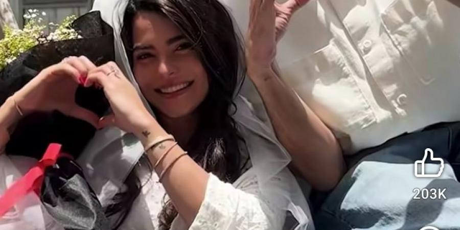 أسماء
      جلال
      تطلب
      الزواج
      منه..
      أحمد
      رمزي
      يشارك
      فيديو
      طريف
      يجمعه
      بـ
      باسم
      يوسف
      وركين
      سعد