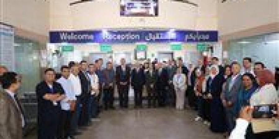 رئيس
      جامعة
      المنيا
      يتفقد
      أعمال
      التوسعات
      بمستشفى
      طب
      وجراحة
      العيون
      ويُشيد
      بنجاح
      114
      عملية
      زراعة
      قرنية
      بنسبة
      نجاح
      100%