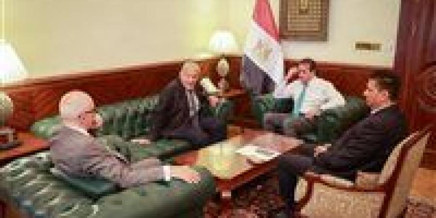 وزير
      الصحة
      يستقبل
      السير
      مجدي
      يعقوب
      لبحث
      أحدث
      تطورات
      علاج
      أمراض
      القلب
      بالخلايا
      الجذعية