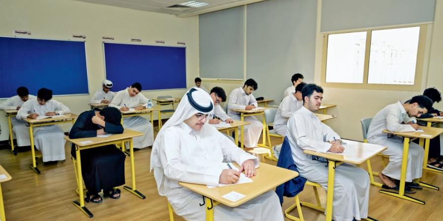 مراجعات مكثفة ودروس تقوية لرفع جاهزية طلبة الثانوية العامة.. رضا واسع عن الكيمياء والحاسب وشكاوى من العلوم العامة