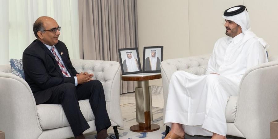 سعادة الشيخ جوعان بن حمد آل ثاني رئيس اللجنة الأولمبية القطرية يلتقي مع السفير الهندي