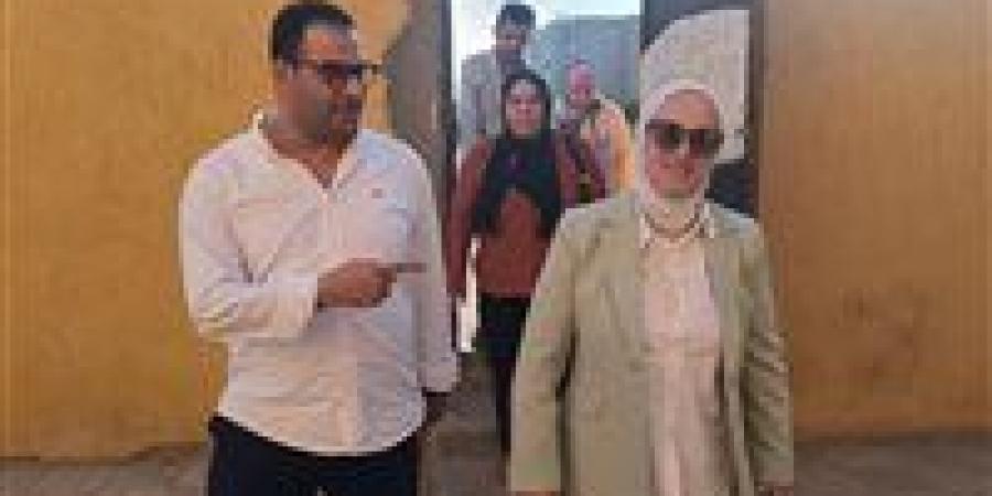 متابعة
      ميدانية
      لأعمال
      تقدير
      الدرجات
      بالقاهرة..
      مدير
      التعليم
      تتفقد
      كنترولات
      الشروق