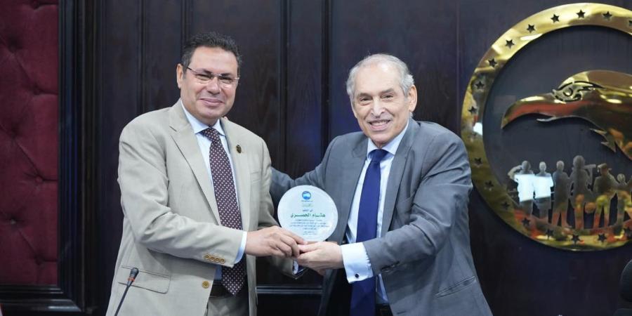 أمانة
      الزراعة
      بـ«مستقبل
      وطن»
      تبحث
      دعم
      الفلاح
      وتعزيز
      الأمن
      الغذائي