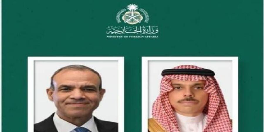 وزير
      الخارجية
      يبحث
      هاتفياً
      مع
      نظيره
      المصري
      التطورات
      في
      المنطقة