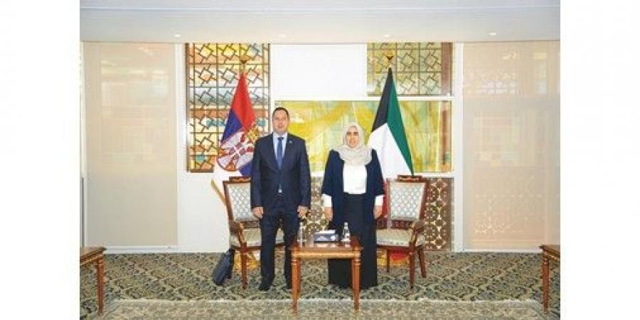 وكيلة «المالية» بحثت التعاون مع السفير الصربي