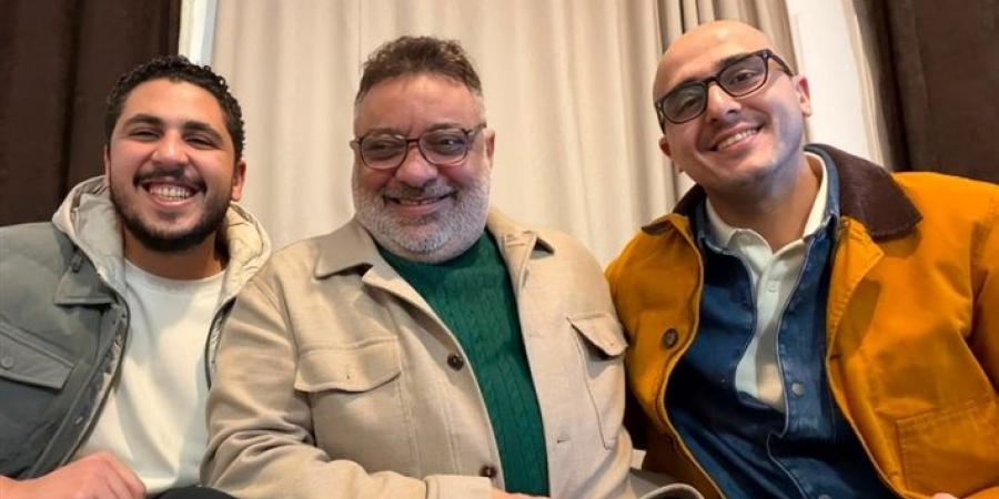 عبد
      الرحيم
      كمال
      يتعاقد
      على
      مسلسل
      جديد
      بعنوان
      طريق
      الشمس