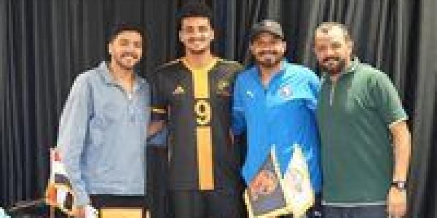 كايرو
      سبورج
      يضم
      "غنوة"
      مهاجم
      الطيران
      موسمين