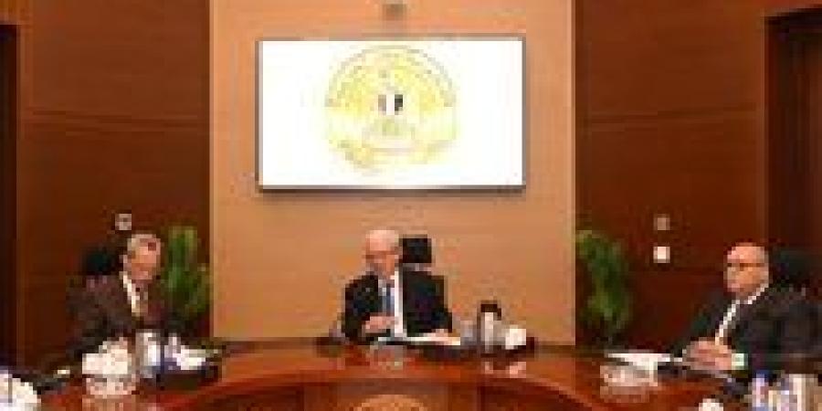 نائب
      رئيس
      الوزراء
      للشؤون
      الاقتصادية
      يتابع
      جهود
      إعادة
      هيكلة
      وحوكمة
      الشركات
      المملوكة
      للدولة
      لتعزيز
      كفاءتها
      وتعظيم
      عوائدها