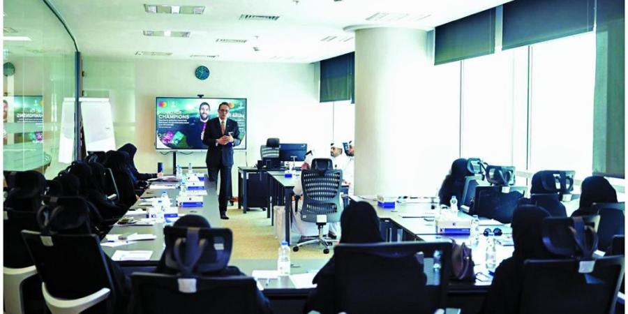 "العمل" تعزز التوطين وتوسع شراكاتها الدولية