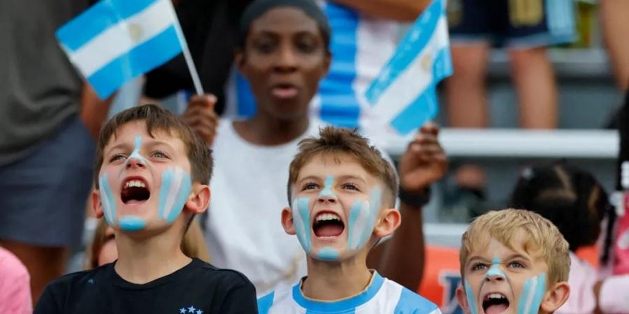 مفاجأة من شركة أرجنتينية لـ100 مشجع رفضت تأشيراتهم للمونديال
