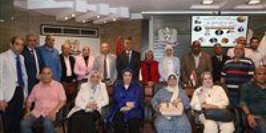 حزب
      «المصريين»
      يفتح
      ملف
      الفجوة
      بين
      التعليم
      وسوق
      العمل
      في
      ندوة
      موسعة
      بمشاركة
      نخبة
      من
      الخبراء
      والمتخصصين