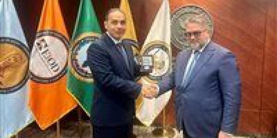 رئيس
      هيئة
      الرقابة
      المالية
      يبحث
      مع
      نائب
      محافظ
      البنك
      المركزي
      الروسي
      سبل
      التعاون
      في
      قطاع
      التأمين