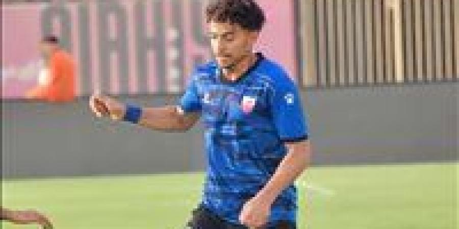 البنك
      الأهلي
      يضم
      محمد
      جمال
      لاعب
      السكة
      الحديد
      4
      مواسم