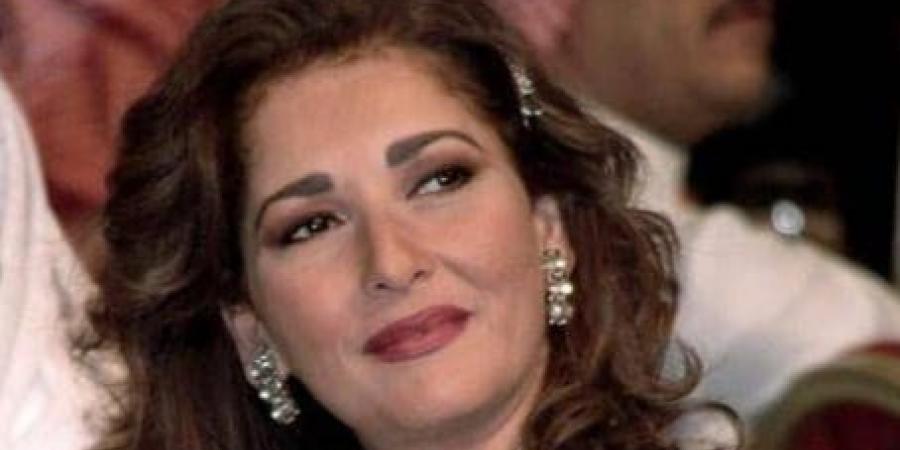 آثار
      الحكيم:
      لم
      أفكر
      في
      ارتداء
      الحجاب
      وأرى
      مقعدي
      في
      الجنة
