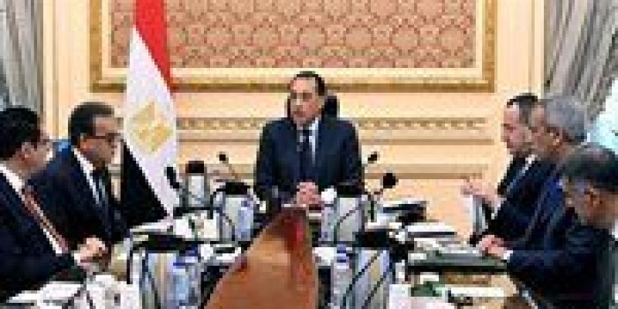 رئيس
      الوزراء
      يتابع
      مستجدات
      الموقف
      التنفيذي
      لمستشفى
      "500500"