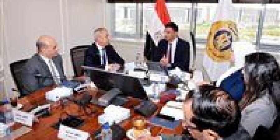 وزير
      الصناعة
      يبحث
      مع
      رئيس
      الأكاديمية
      العربية
      للعلوم
      تعزيز
      التعاون
      بمجالات
      البحث
      العلمي
      ودعم
      المشروعات
      الناشئة