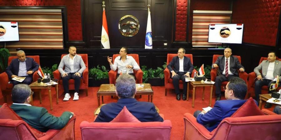 بحضور
      الأمين
      العام..
      مستقبل
      وطن
      يناقش
      الأجندة
      التشريعية
      للمرحلة
      المقبلة
      ورؤيته
      للموازنة
      العامة
      للدولة