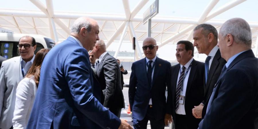 بمشاركة
      وزير
      الطيران
      ووفد
      برلمانى
      كبير
      ..
      هشام
      حسين
      خلال
      زيارة
      نواب
      البرلمان
      لمطار
      القاهرة:
      مشروعات
      التطوير
      طموحة
      وتعكس
      وجود
      إرادة
      سياسية
      حقيقية