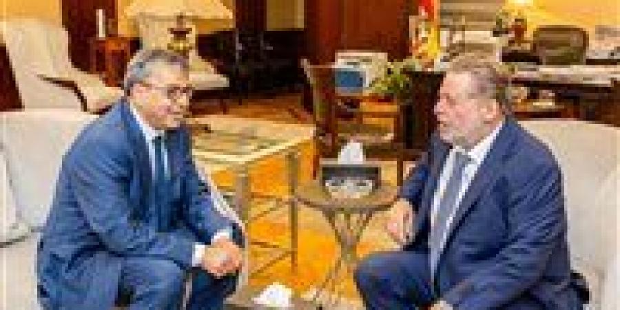 محافظ
      البنك
      المركزي
      يبحث
      مع
      نظيره
      التونسي
      أوجه
      التعاون
      المشترك
      بين
      الجانبين