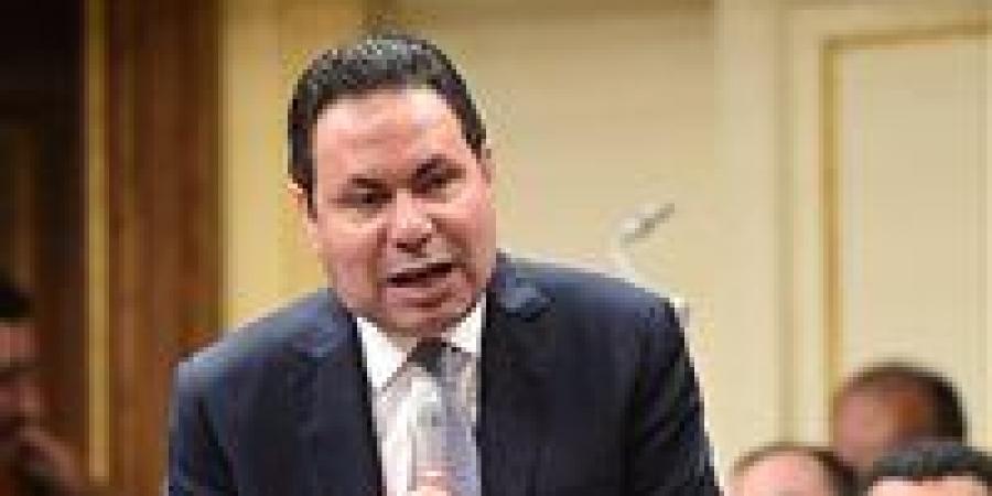 النائب
      هشام
      الحصري:
      مشروع
      القطار
      الكهربائى
      يخدم
      المشروعات
      القومية
      في
      فى
      القطاع
      الزراعي