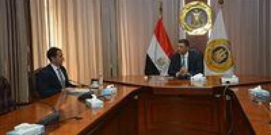 وزير الصناعة: صناعة الغزل والنسيج والملابس الجاهزة من الصناعات ذات الأولوية لمصر
