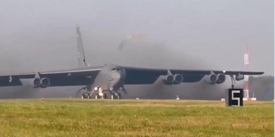 بالفيديو.. لحظة تحطم قاذفة "بي-52" الأمريكية ومقتل 8 من طاقمها