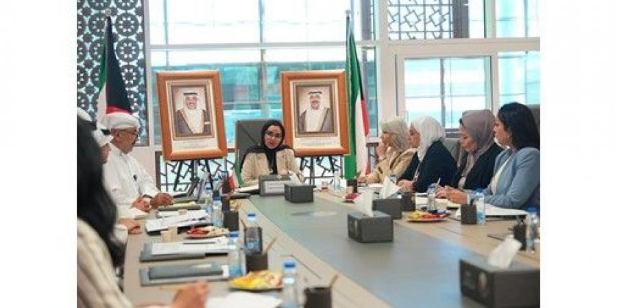 وزيرة
الشؤون
تترأس
اجتماع
لجنة
الحماية
من
العنف
الأسري