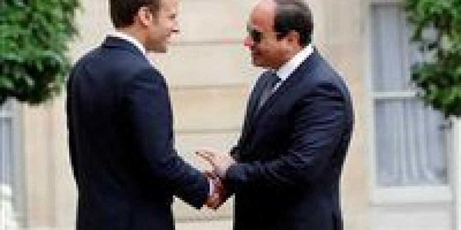 رئيس فرنسا يستقبل الرئيس السيسي بعد وصوله مقر انعقاد قمة مجموعة السبع