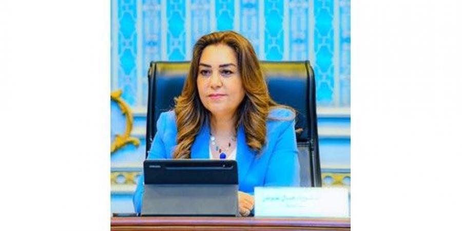 وزيرة
التنمية
المحلية
تعلن
بدء
تنفيذ
المرحلة
الأولى
من
مشروع
سوق
الحبيل
الحضاري
للخضار
والفاكهة
بالأقصر